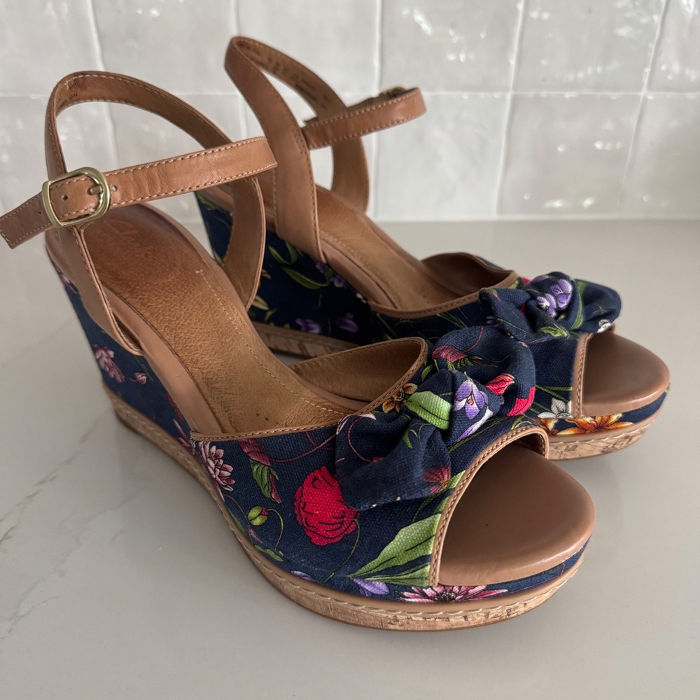 Clarks Artisans Amelia Joyce Platform Wedge Sandal Womens 9.5 Blue Floral Canvas